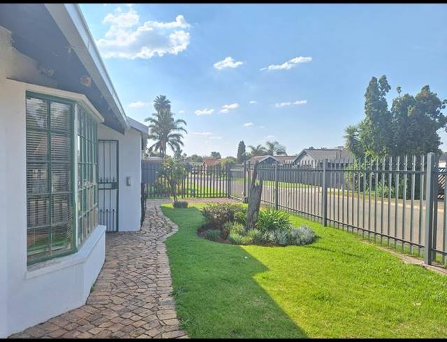 3 BEDROOM HOUSE FOR SALE IN HUNTINGDON